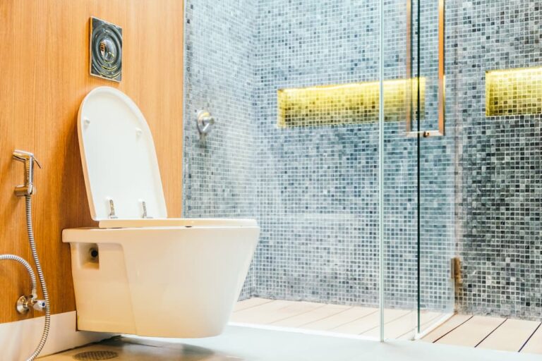 Bañera o plato de ducha, la lucha entre dos opciones para el baño perfecto